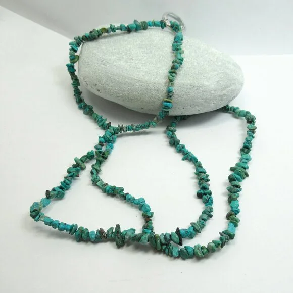 Turquoise gemstone chip necklace - Picture 3 of 9